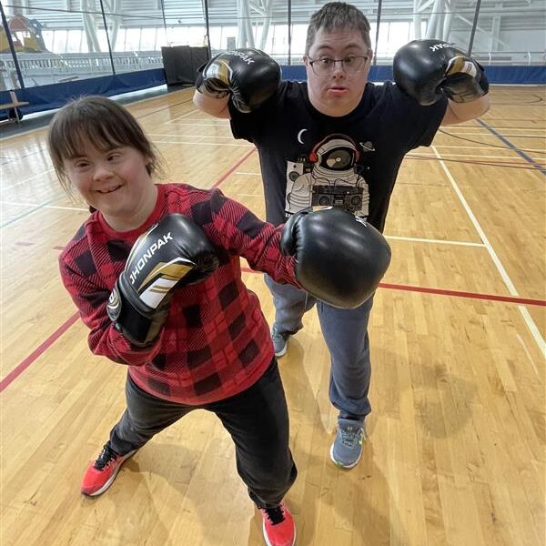 Two participants pose with their boxing gloves.
