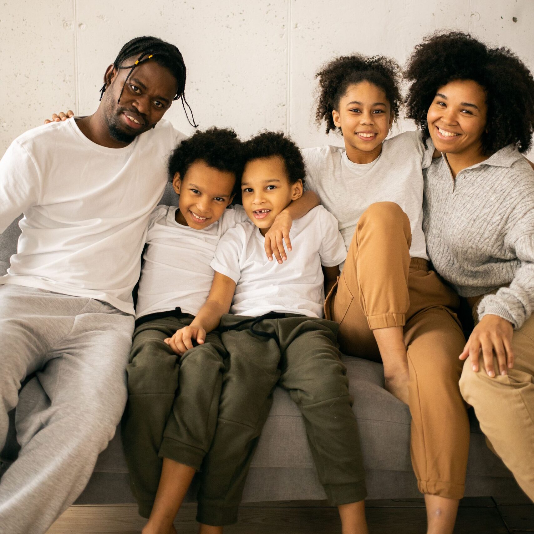 A couple poses with their three children.